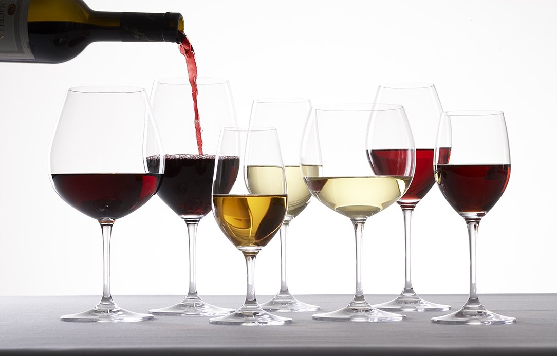 The Psychology of Wine Glass Choice: Universal vs. Specialized - Anders & White